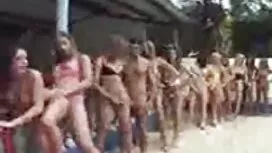 أمرت أصلع داندي اثني ...