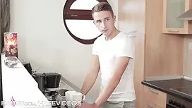 هذا الطالب الياباني  ...