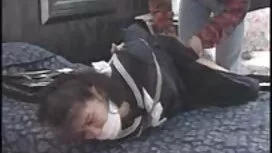اثنين من فتات عارية  ...