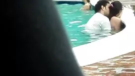 بدأ المرح مع الداعر  ...
