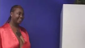 الزوجة تبصق سراً من  ...