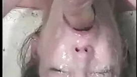 امرأة سمراء قائظ مع  ...