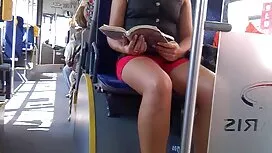 سيدة تنظيف الشباب أض ...