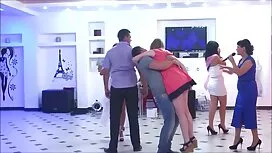 امرأة سمراء نحيفة سك ...