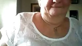 امرأة تغسل الحمار رق ...